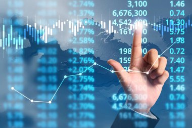  İşadamı, işinde grafik büyümesi ve grafik artışı için olumlu göstergeler planlıyor