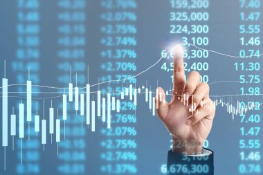  İşadamı, işinde grafik büyümesi ve grafik artışı için olumlu göstergeler planlıyor