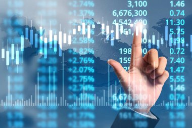  İşadamı, işinde grafik büyümesi ve grafik artışı için olumlu göstergeler planlıyor