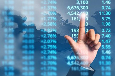  İşadamı planı büyüme ve grafik olumlu indicato artması