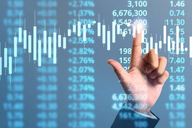  İşadamı, işinde grafik büyümesi ve grafik artışı için olumlu göstergeler planlıyor