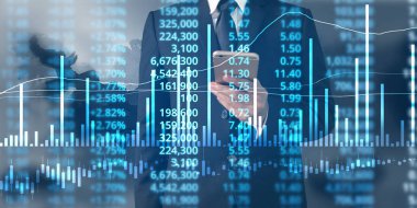  İşadamı, işinde grafik büyümesi ve grafik artışı için olumlu göstergeler planlıyor