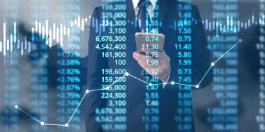  İşadamı, işinde grafik büyümesi ve grafik artışı için olumlu göstergeler planlıyor