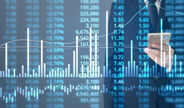  İşadamı, işinde grafik büyümesi ve grafik artışı için olumlu göstergeler planlıyor