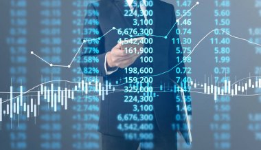  İşadamı, işinde grafik büyümesi ve grafik artışı için olumlu göstergeler planlıyor
