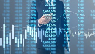  İşadamı, işinde grafik büyümesi ve grafik artışı için olumlu göstergeler planlıyor