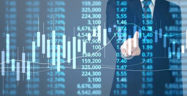  İşadamı, işinde grafik büyümesi ve grafik artışı için olumlu göstergeler planlıyor