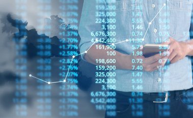  İşadamı, işinde grafik büyümesi ve grafik artışı için olumlu göstergeler planlıyor