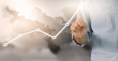  İşadamı, işinde grafik büyümesi ve grafik artışı için olumlu göstergeler planlıyor