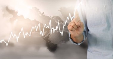  İşadamı, işinde grafik büyümesi ve grafik artışı için olumlu göstergeler planlıyor