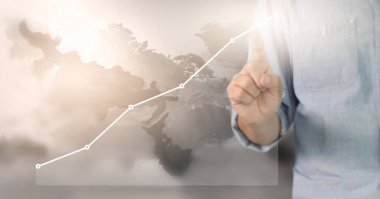  İşadamı, işinde grafik büyümesi ve grafik artışı için olumlu göstergeler planlıyor