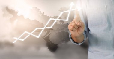  İşadamı, işinde grafik büyümesi ve grafik artışı için olumlu göstergeler planlıyor