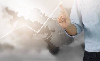  İşadamı, işinde grafik büyümesi ve grafik artışı için olumlu göstergeler planlıyor