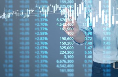  İşadamı, işinde grafik büyümesi ve grafik artışı için olumlu göstergeler planlıyor