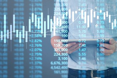  İşadamı, işinde grafik büyümesi ve grafik artışı için olumlu göstergeler planlıyor