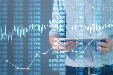  İşadamı, işinde grafik büyümesi ve grafik artışı için olumlu göstergeler planlıyor