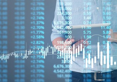  İşadamı, işinde grafik büyümesi ve grafik artışı için olumlu göstergeler planlıyor