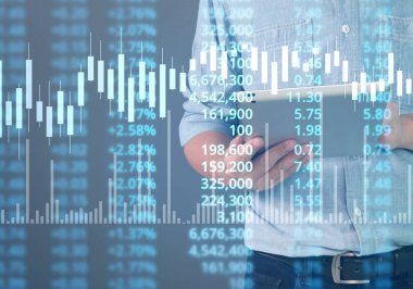  İşadamı, işinde grafik büyümesi ve grafik artışı için olumlu göstergeler planlıyor