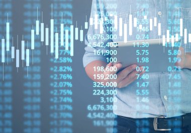  İşadamı, işinde grafik büyümesi ve grafik artışı için olumlu göstergeler planlıyor