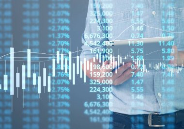  İşadamı, işinde grafik büyümesi ve grafik artışı için olumlu göstergeler planlıyor