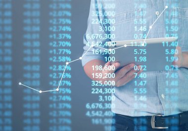  İşadamı, işinde grafik büyümesi ve grafik artışı için olumlu göstergeler planlıyor