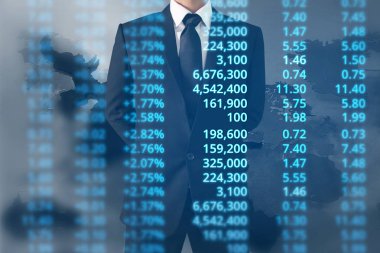  İşadamı, işinde grafik büyümesi ve grafik artışı için olumlu göstergeler planlıyor