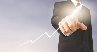  İşadamı, işinde grafik büyümesi ve grafik artışı için olumlu göstergeler planlıyor