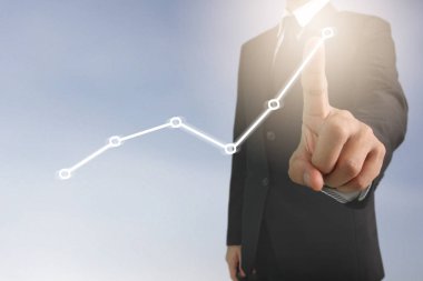  İşadamı, işinde grafik büyümesi ve grafik artışı için olumlu göstergeler planlıyor