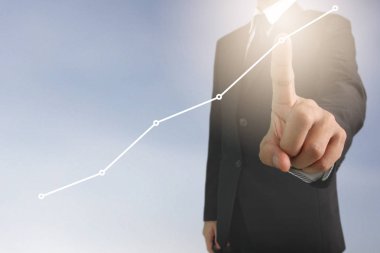  İşadamı, işinde grafik büyümesi ve grafik artışı için olumlu göstergeler planlıyor