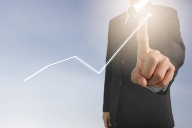  İşadamı, işinde grafik büyümesi ve grafik artışı için olumlu göstergeler planlıyor