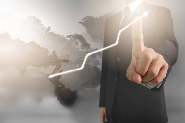  İşadamı, işinde grafik büyümesi ve grafik artışı için olumlu göstergeler planlıyor