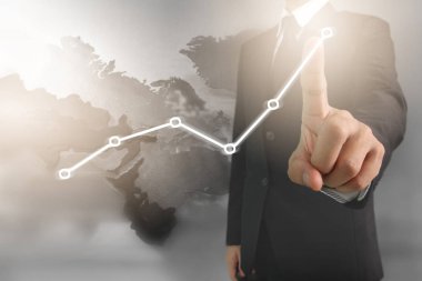  İşadamı, işinde grafik büyümesi ve grafik artışı için olumlu göstergeler planlıyor