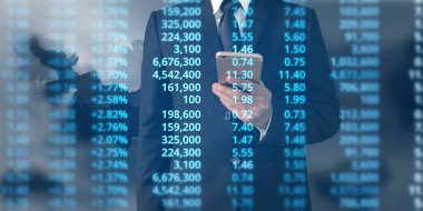  İşadamı, işinde grafik büyümesi ve grafik artışı için olumlu göstergeler planlıyor