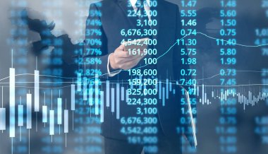  İşadamı, işinde grafik büyümesi ve grafik artışı için olumlu göstergeler planlıyor