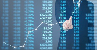  İşadamı, işinde grafik büyümesi ve grafik artışı için olumlu göstergeler planlıyor