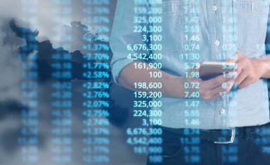  İşadamı, işinde grafik büyümesi ve grafik artışı için olumlu göstergeler planlıyor