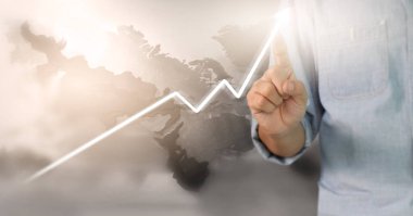  İşadamı, işinde grafik büyümesi ve grafik artışı için olumlu göstergeler planlıyor