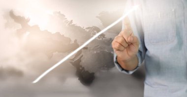  İşadamı, işinde grafik büyümesi ve grafik artışı için olumlu göstergeler planlıyor