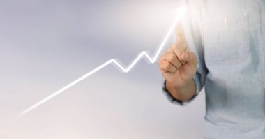  İşadamı, işinde grafik büyümesi ve grafik artışı için olumlu göstergeler planlıyor