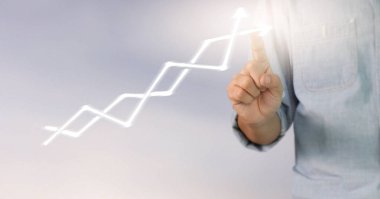  İşadamı, işinde grafik büyümesi ve grafik artışı için olumlu göstergeler planlıyor