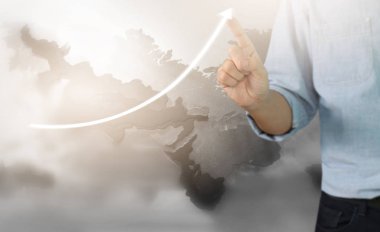  İşadamı, işinde grafik büyümesi ve grafik artışı için olumlu göstergeler planlıyor