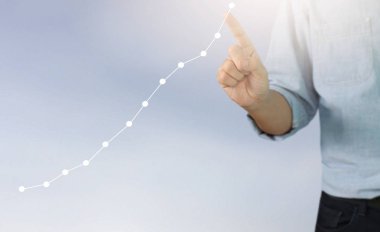  İşadamı, işinde grafik büyümesi ve grafik artışı için olumlu göstergeler planlıyor