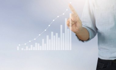  İşadamı, işinde grafik büyümesi ve grafik artışı için olumlu göstergeler planlıyor