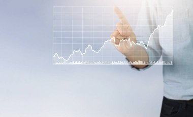  İşadamı, işinde grafik büyümesi ve grafik artışı için olumlu göstergeler planlıyor