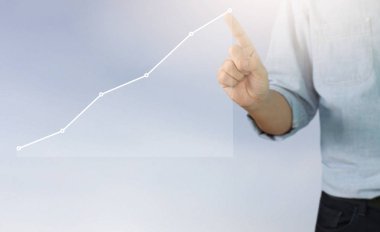  İşadamı, işinde grafik büyümesi ve grafik artışı için olumlu göstergeler planlıyor