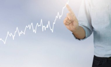  İşadamı, işinde grafik büyümesi ve grafik artışı için olumlu göstergeler planlıyor