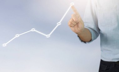  İşadamı, işinde grafik büyümesi ve grafik artışı için olumlu göstergeler planlıyor