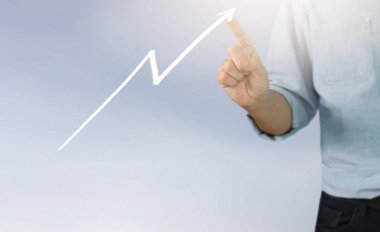  İşadamı, işinde grafik büyümesi ve grafik artışı için olumlu göstergeler planlıyor