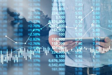  İşadamı, işinde grafik büyümesi ve grafik artışı için olumlu göstergeler planlıyor