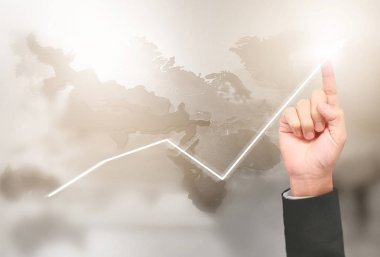  İşadamı, işinde grafik büyümesi ve grafik artışı için olumlu göstergeler planlıyor